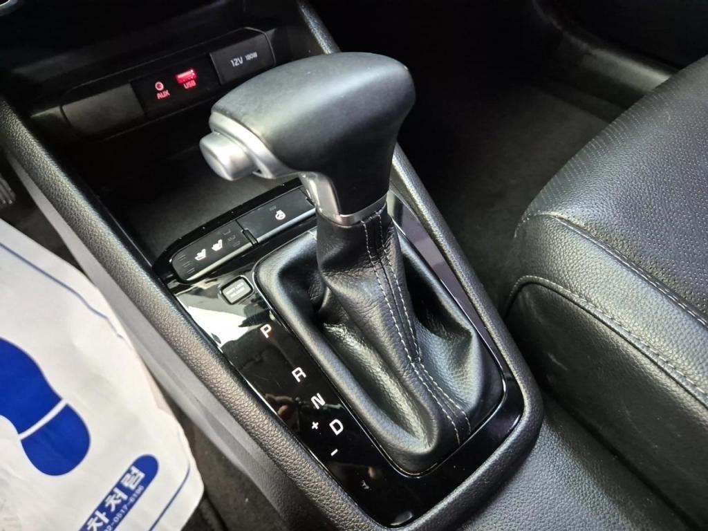 Kia Stonic Trendy Kappa 1.4 MPI 9