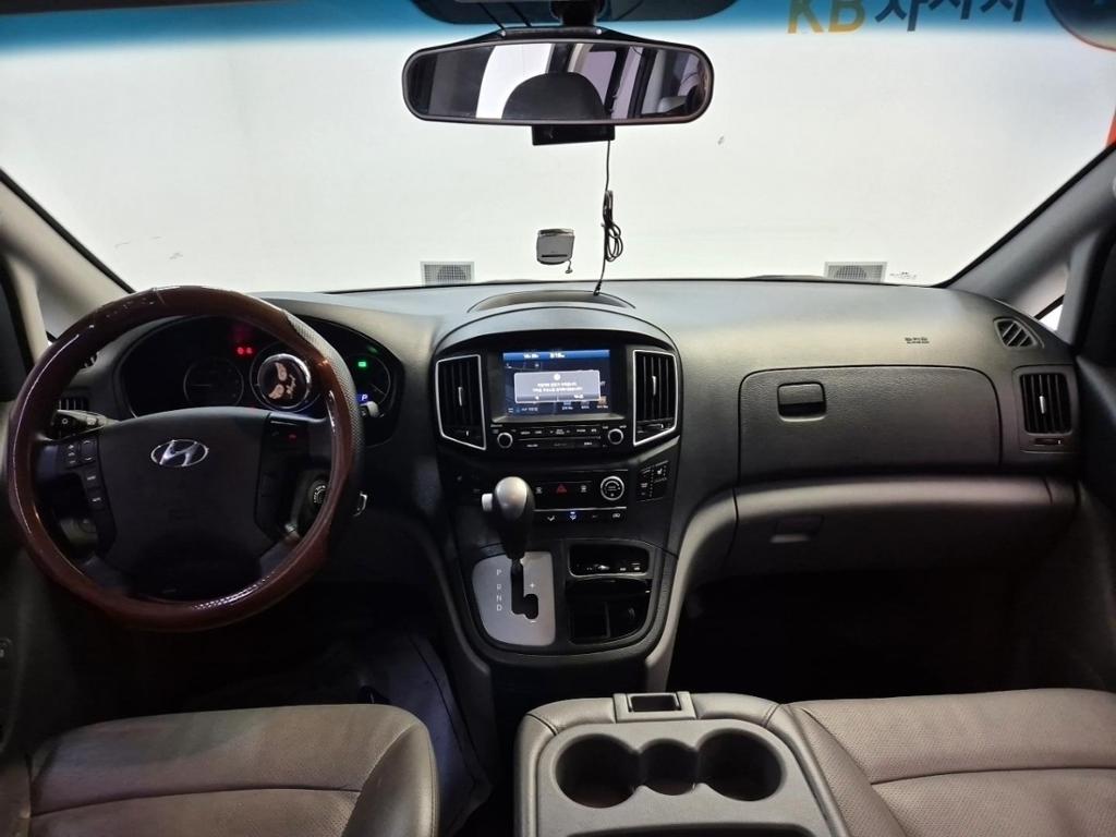 Hyundai Starex Grand Smart 2.5 VGT/ WGT Wagon 8