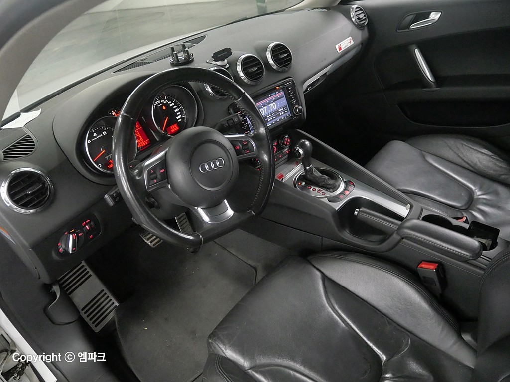 Audi TT 2.0 Coupe 7