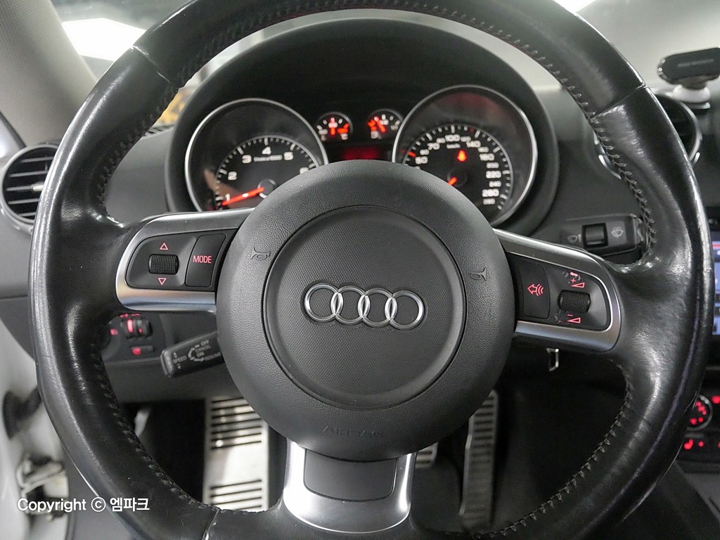 Audi TT 2.0 Coupe 9