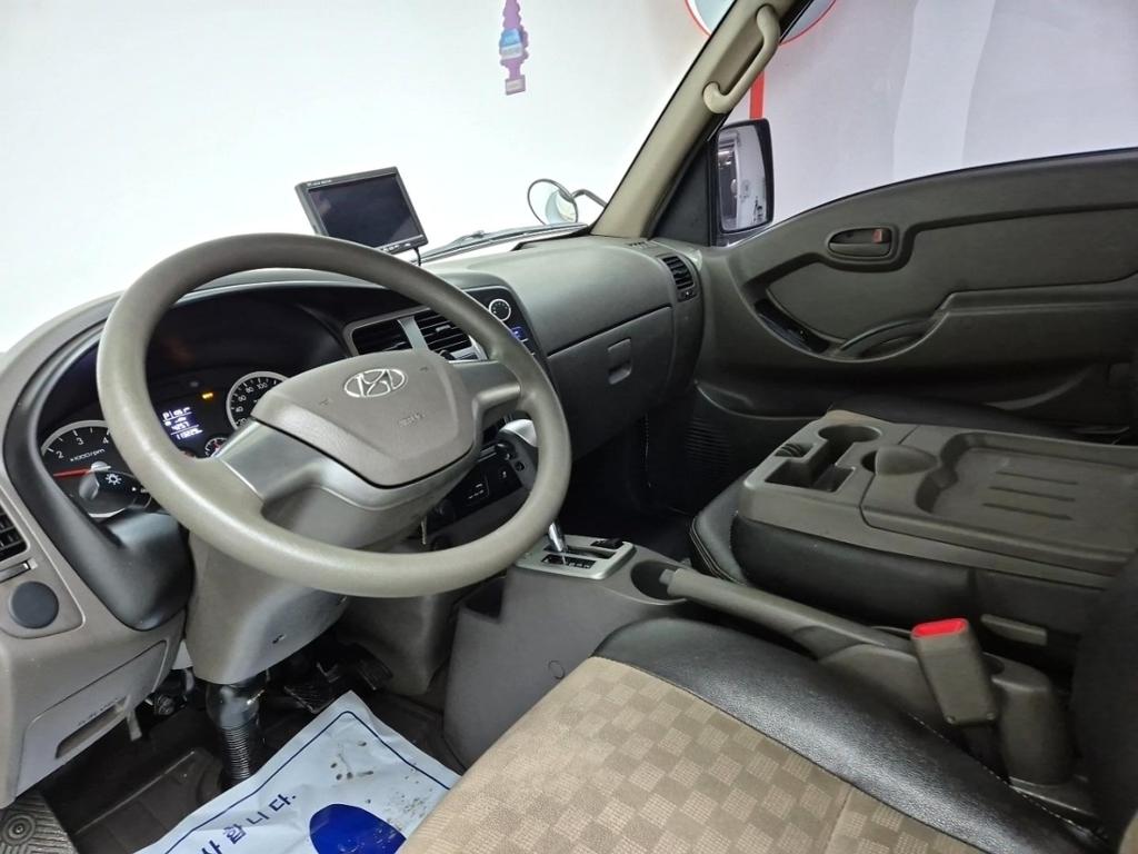 Hyundai Porter II Low Fixed Floor Long Wheelbase Super Cab 7