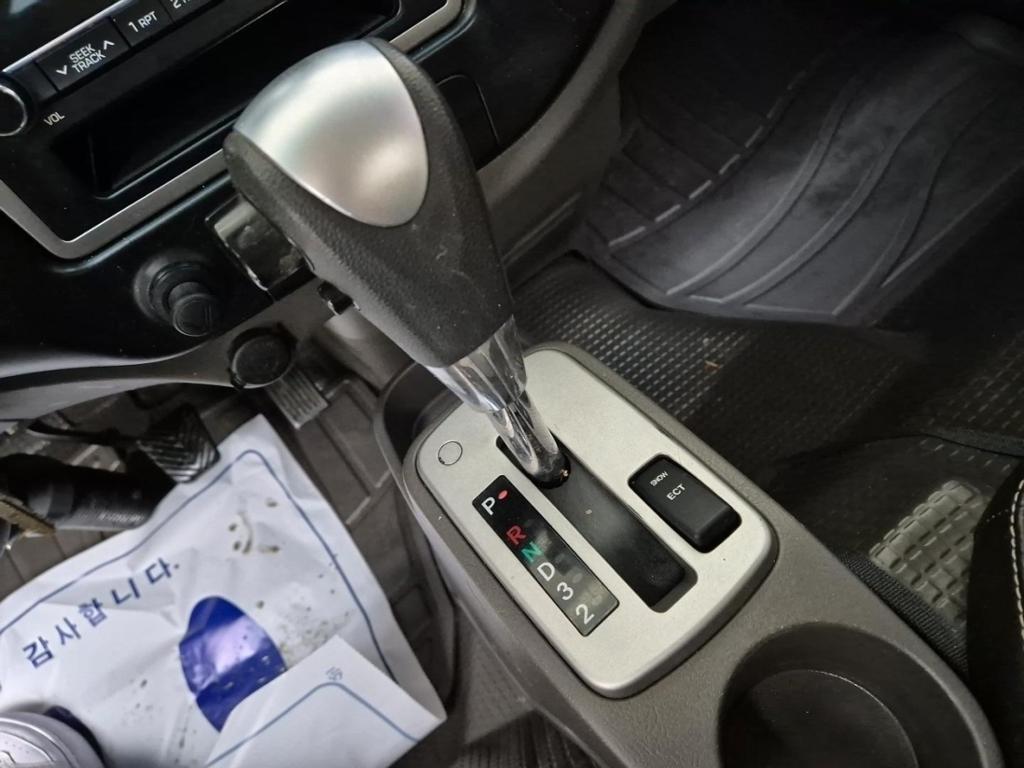 Hyundai Porter II Low Fixed Floor Long Wheelbase Super Cab 8