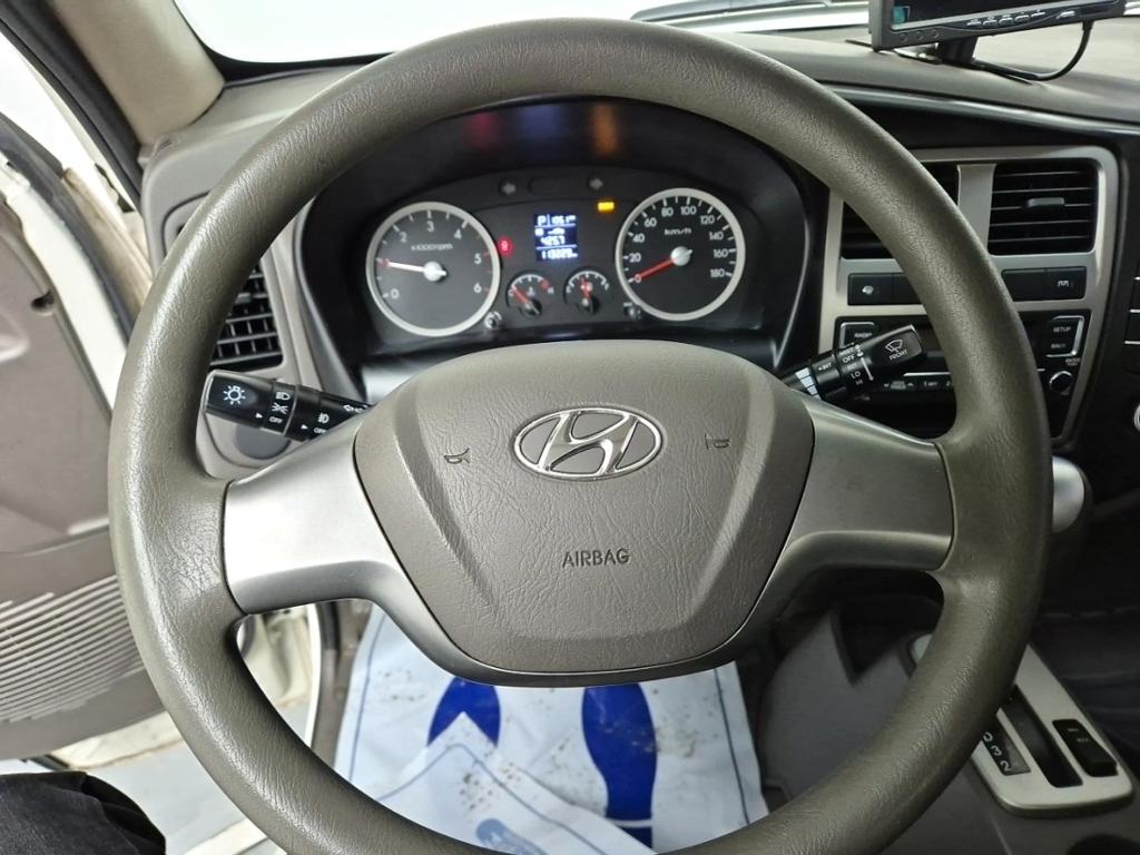 Hyundai Porter II Low Fixed Floor Long Wheelbase Super Cab 9