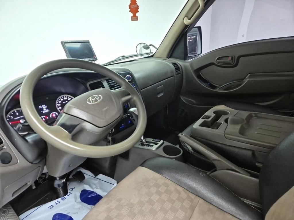 Hyundai Porter II Low Fixed Floor Long Wheelbase Super Cab 7