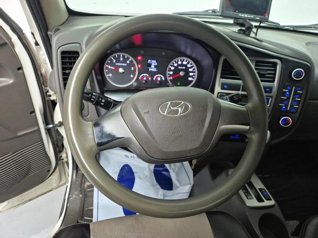 Hyundai Porter II Low Fixed Floor Long Wheelbase Super Cab 9