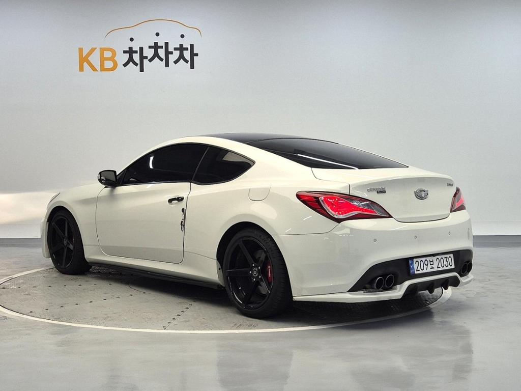 Hyundai Genesis Coupe 2010 photo 2