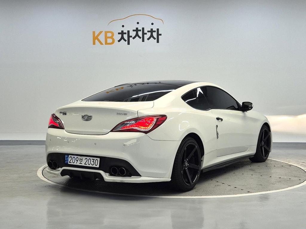 Hyundai Genesis Coupe 2010 photo 3