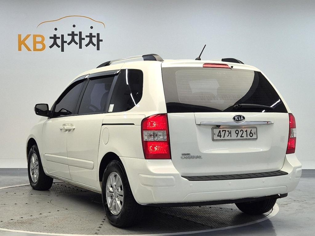 Kia Carnival R GX Premium Type R2.2 E-VGT 3