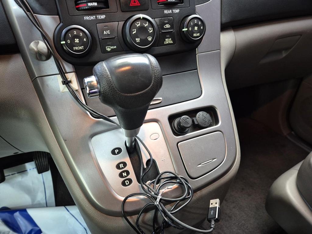 Kia Carnival R GX Premium Type R2.2 E-VGT 9