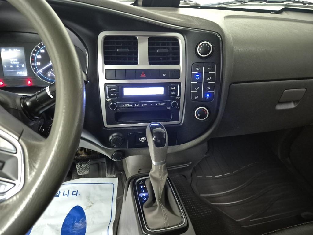 Hyundai Porter II Long Wheelbase Style Long Wheelbase Double Cab 10