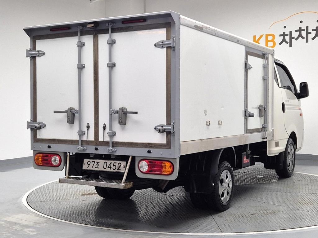 Hyundai Porter II Super Cab Fixed Floor Long Wheelbase Super Cab 4