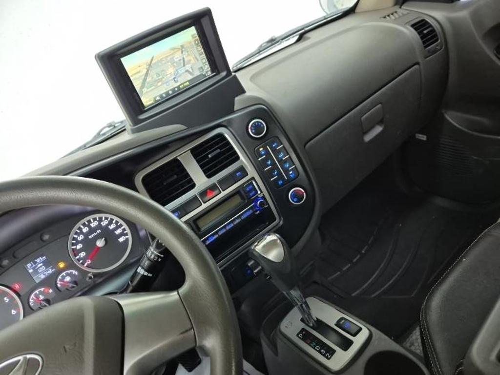 Hyundai Porter II Super Cab Fixed Floor Long Wheelbase Super Cab 10