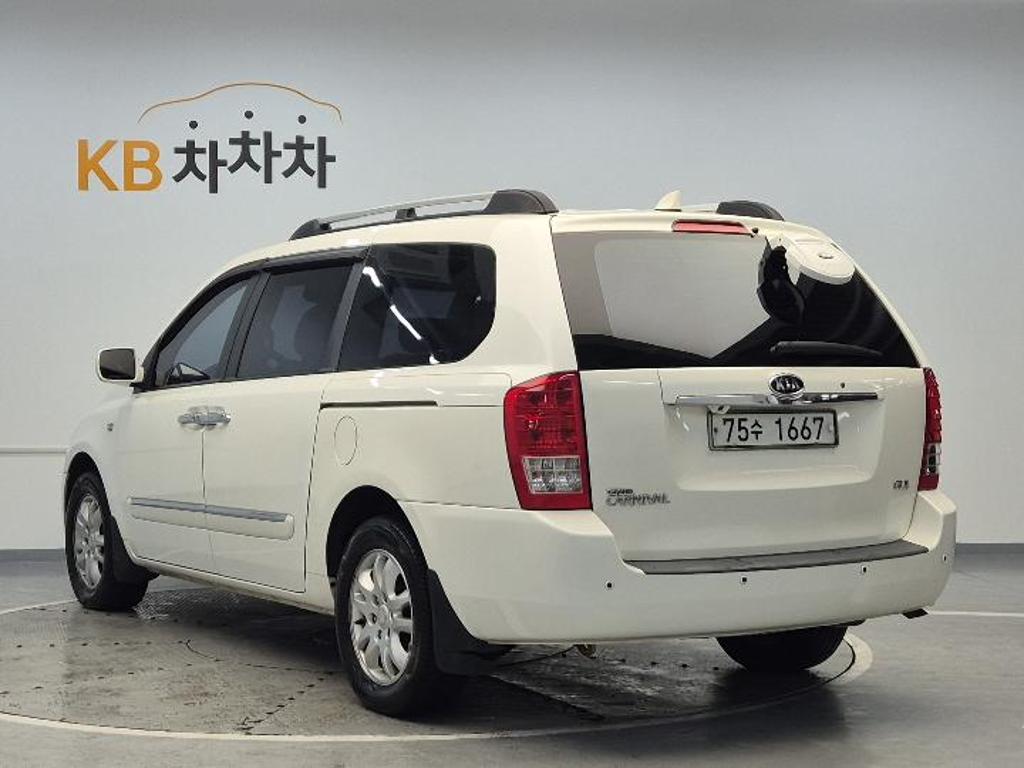 Kia Carnival Grand GLX Base Type LPI 3