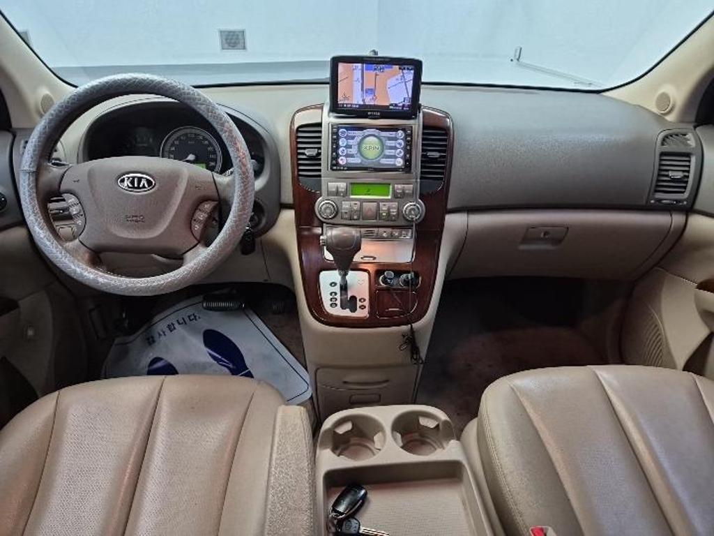 Kia Carnival Grand GLX Base Type LPI 8