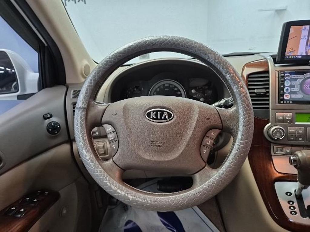 Kia Carnival Grand GLX Base Type LPI 10