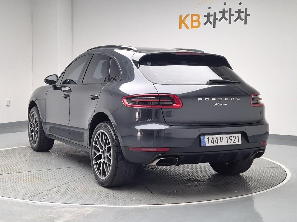 PORSCHE Macan 2.0