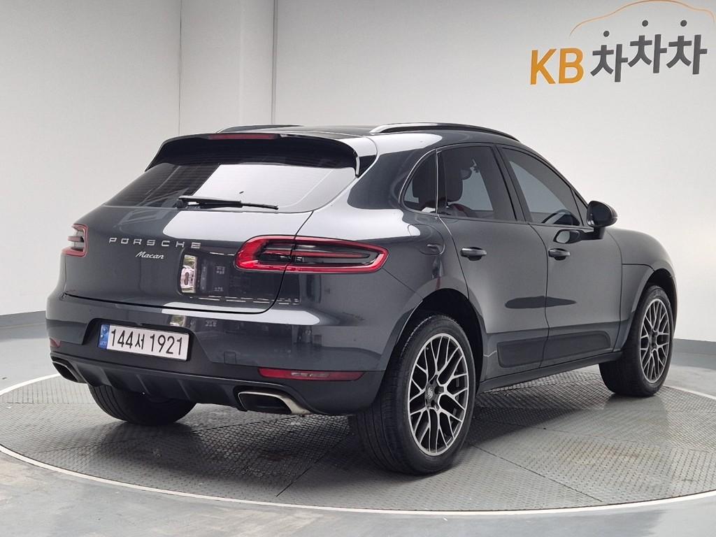 PORSCHE Macan 2.0