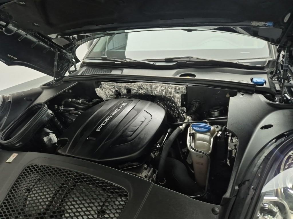 PORSCHE Macan 2.0