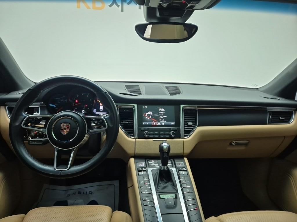 PORSCHE Macan 2.0