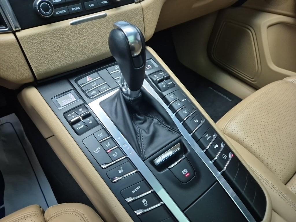 PORSCHE Macan 2.0
