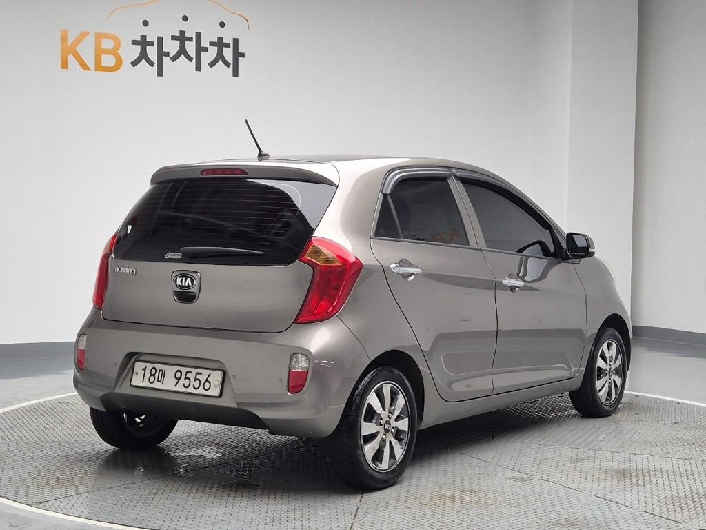 Kia Morning Deluxe Trendy 1.0 Gasoline 4