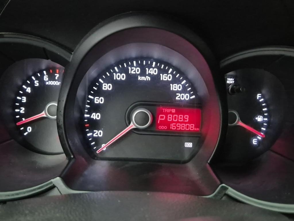 Kia Morning Deluxe Trendy 1.0 Gasoline 7