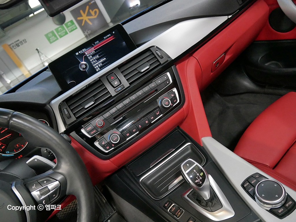 BMW 4 Series M Sport Pack 428i Convertible 10