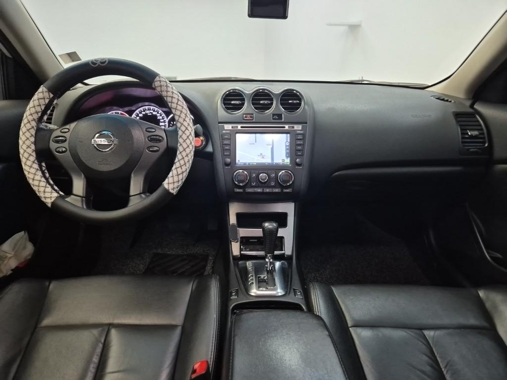Nissan Altima 2.5 8