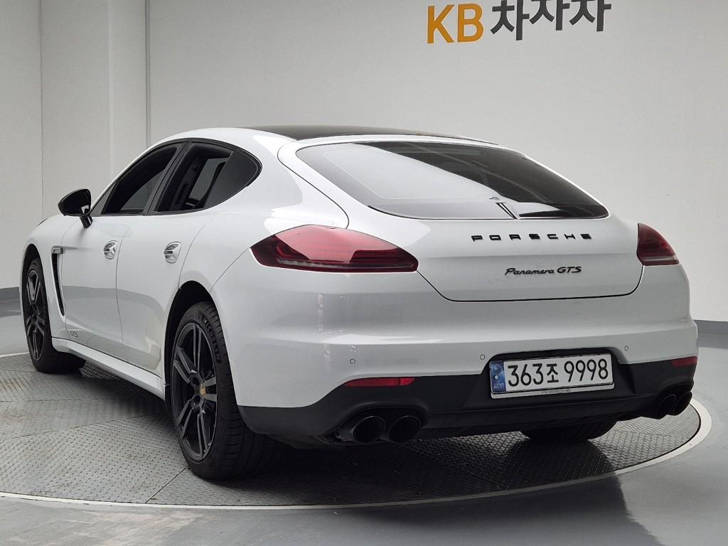 Porsche Panamera 4.8 GTS 3
