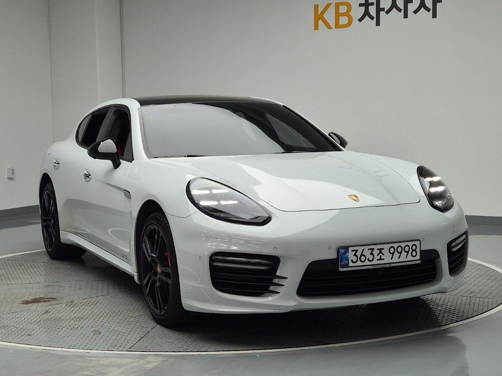 Porsche Panamera 4.8 GTS 5