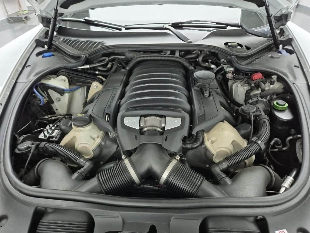 Porsche Panamera 4.8 GTS 6