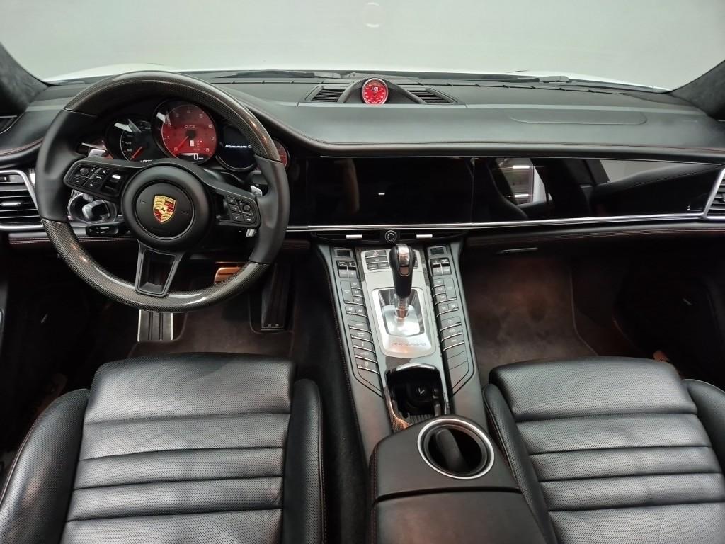 Porsche Panamera 4.8 GTS 8