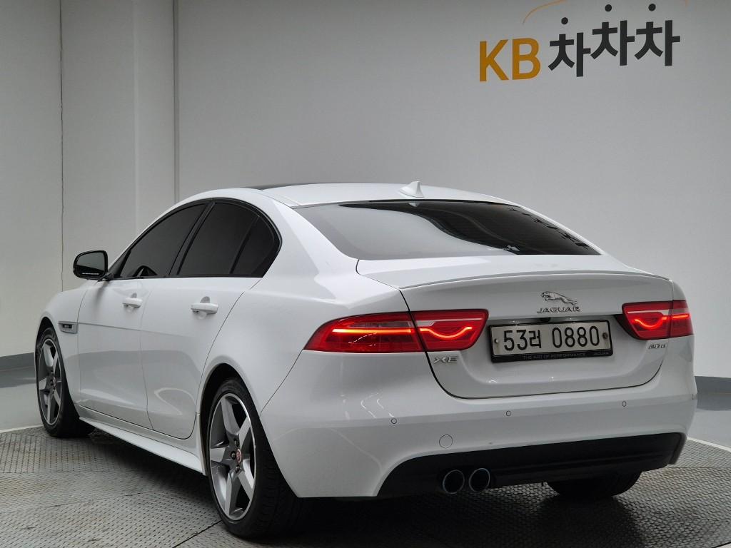 Jaguar XE R- Sport 2.0 Diesel 3