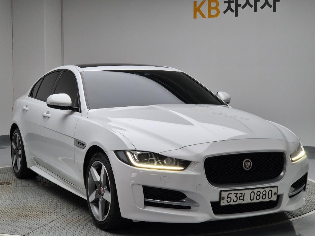 Jaguar XE R- Sport 2.0 Diesel 5