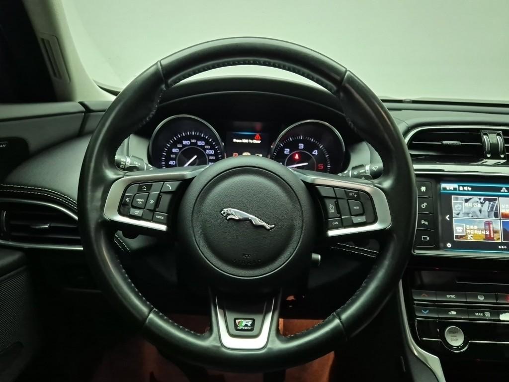 Jaguar XE R- Sport 2.0 Diesel 10