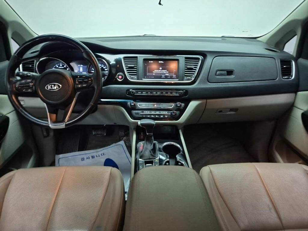 Kia Carnival Noblesse Special Lambda Ⅱ 3.3 GDI 8