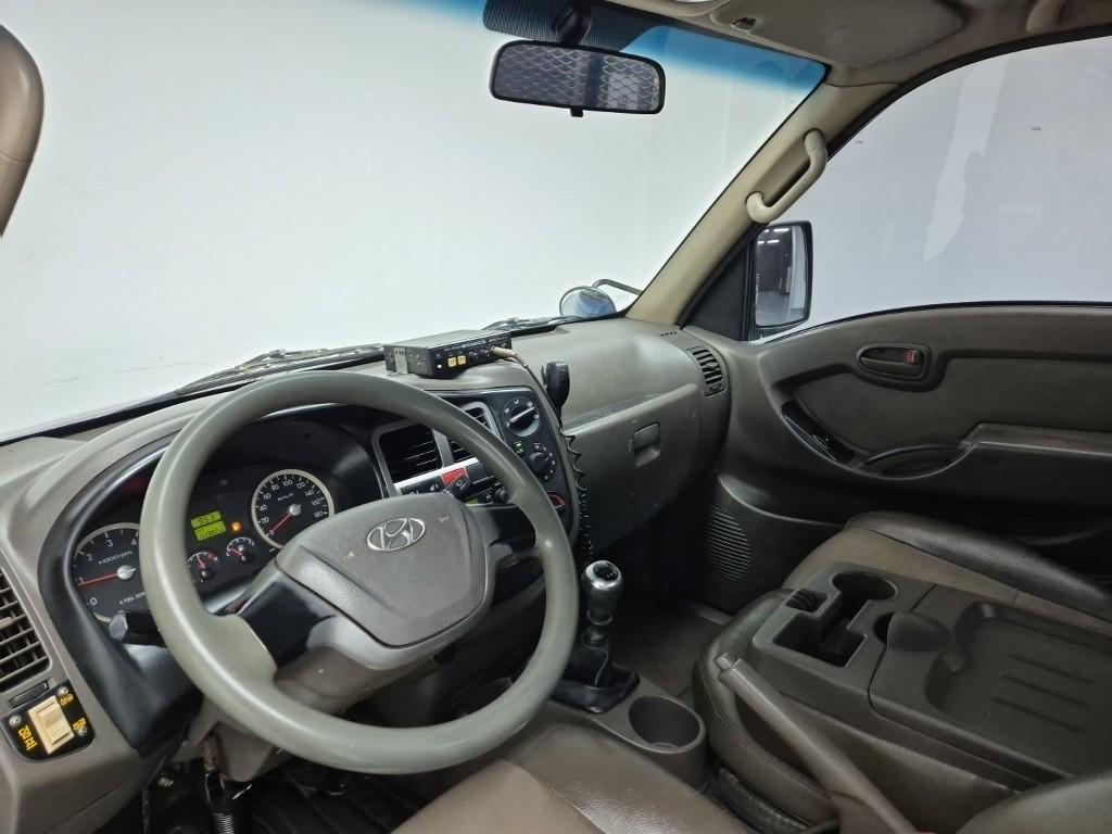 Hyundai Porter II 2WD Long Wheelbase Super Cab 2WD 8