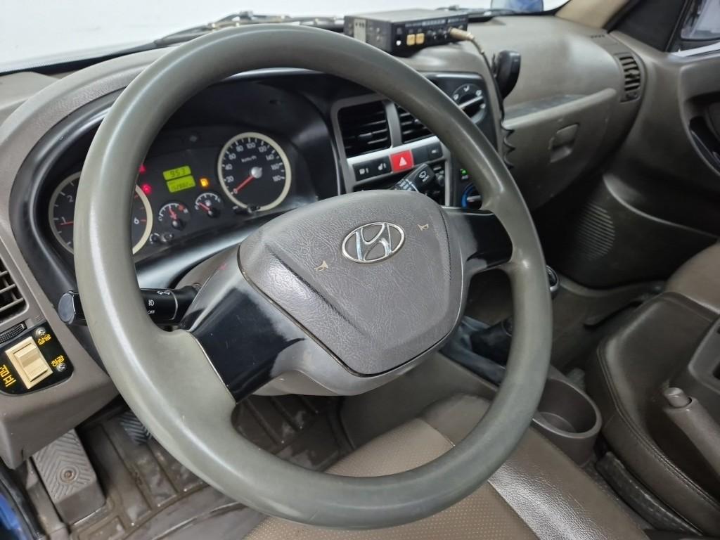 Hyundai Porter II 2WD Long Wheelbase Super Cab 2WD 10