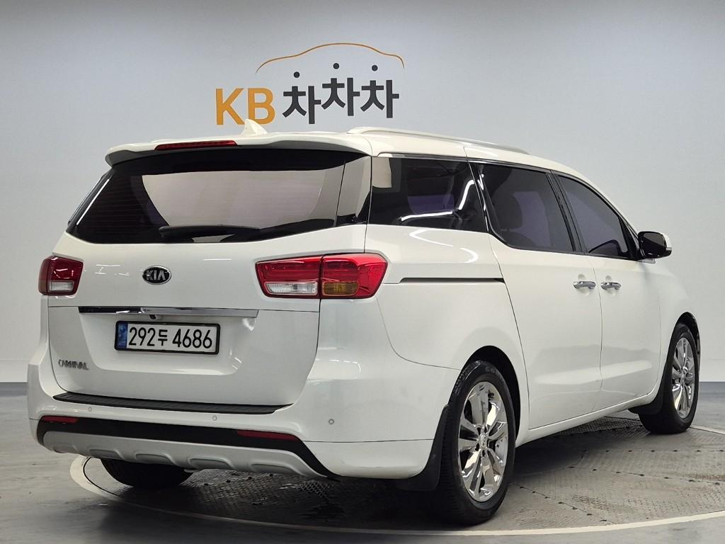 Kia Carnival Noblesse R2.2 E-VGT 4