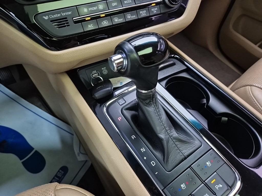 Kia Carnival Noblesse R2.2 E-VGT 9