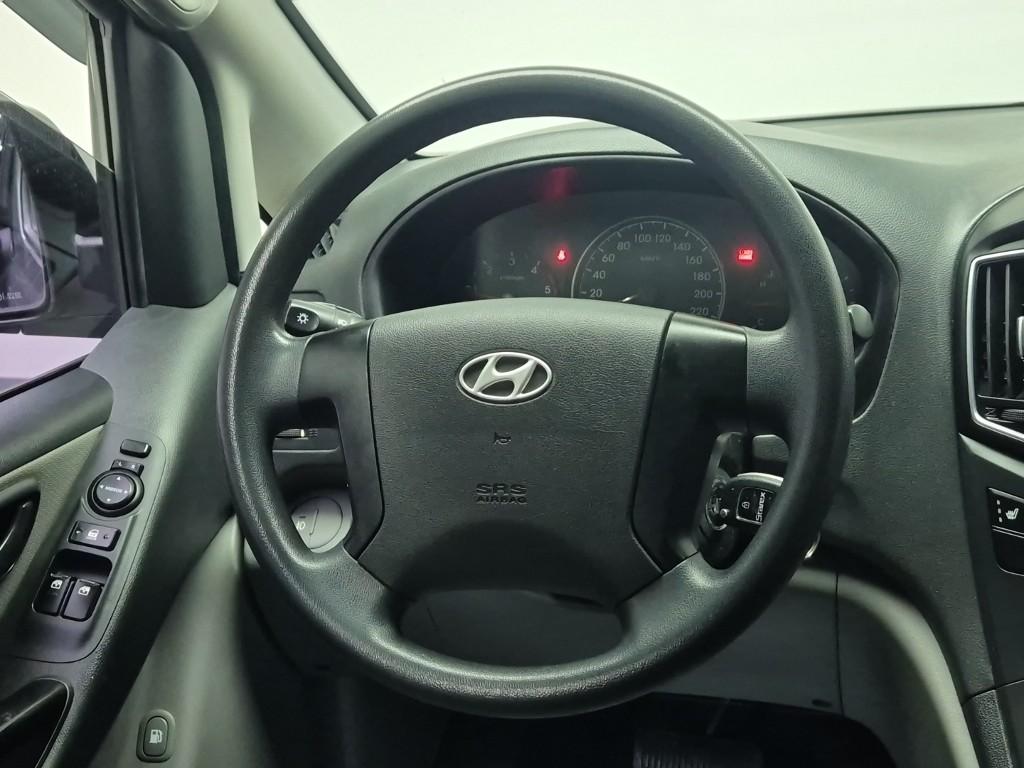 Hyundai Starex Grand Smart 2.5 VGT/ WGT 5 Van 10