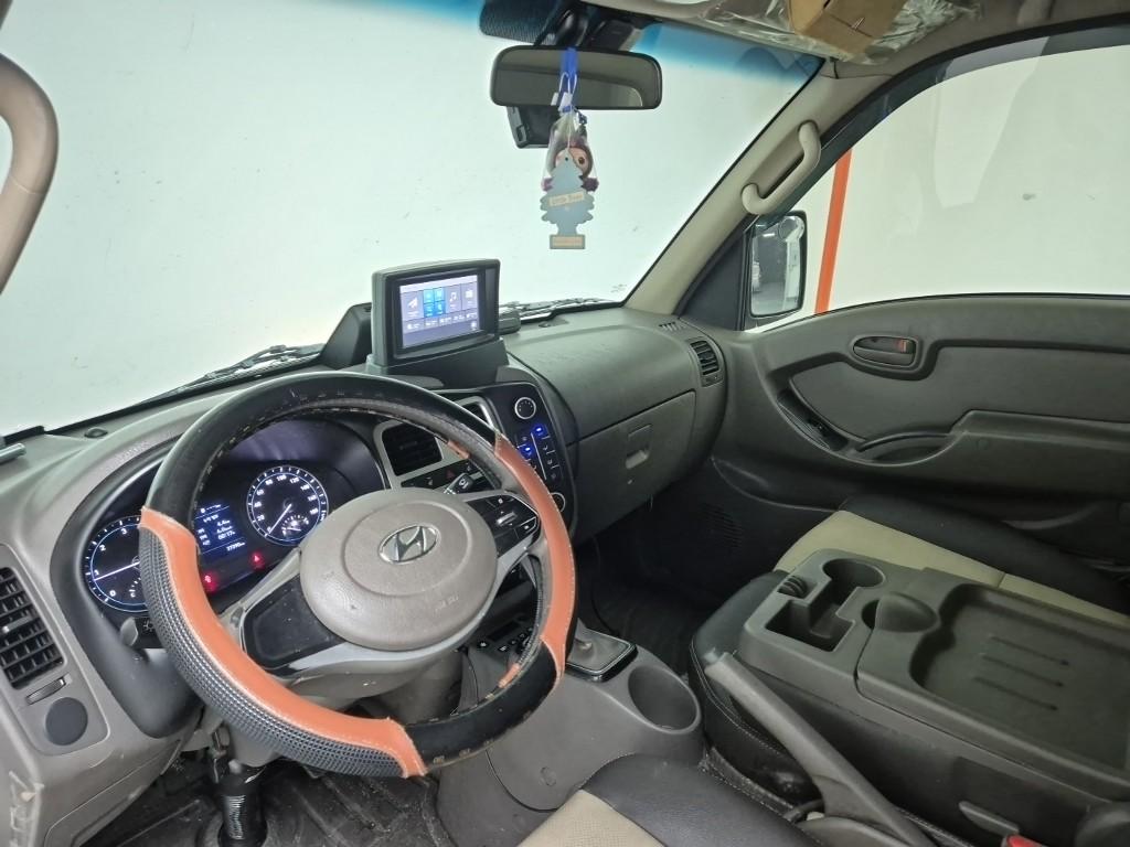 Hyundai Porter II Super Cab Super-Frozen Truck Long Wheelbase Super Cab 7