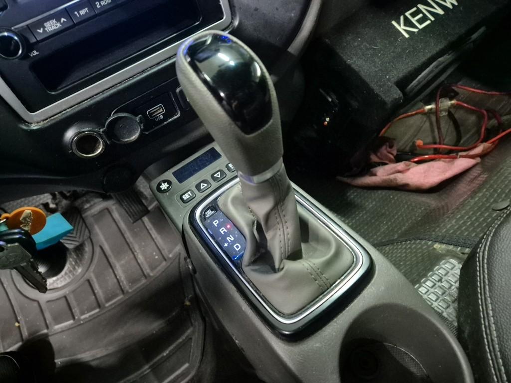 Hyundai Porter II Super Cab Super-Frozen Truck Long Wheelbase Super Cab 8