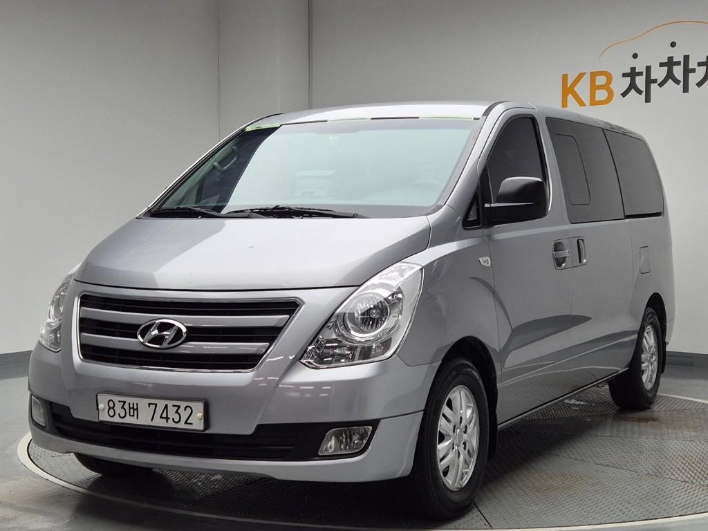 Hyundai Starex Grand Smart 2.5 VGT/ WGT 5 Van 2