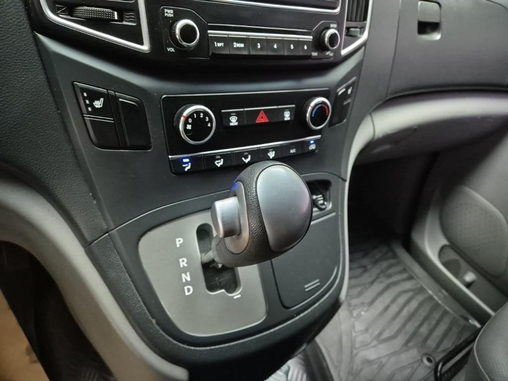 Hyundai Starex Grand Smart 2.5 VGT/ WGT 5 Van 9