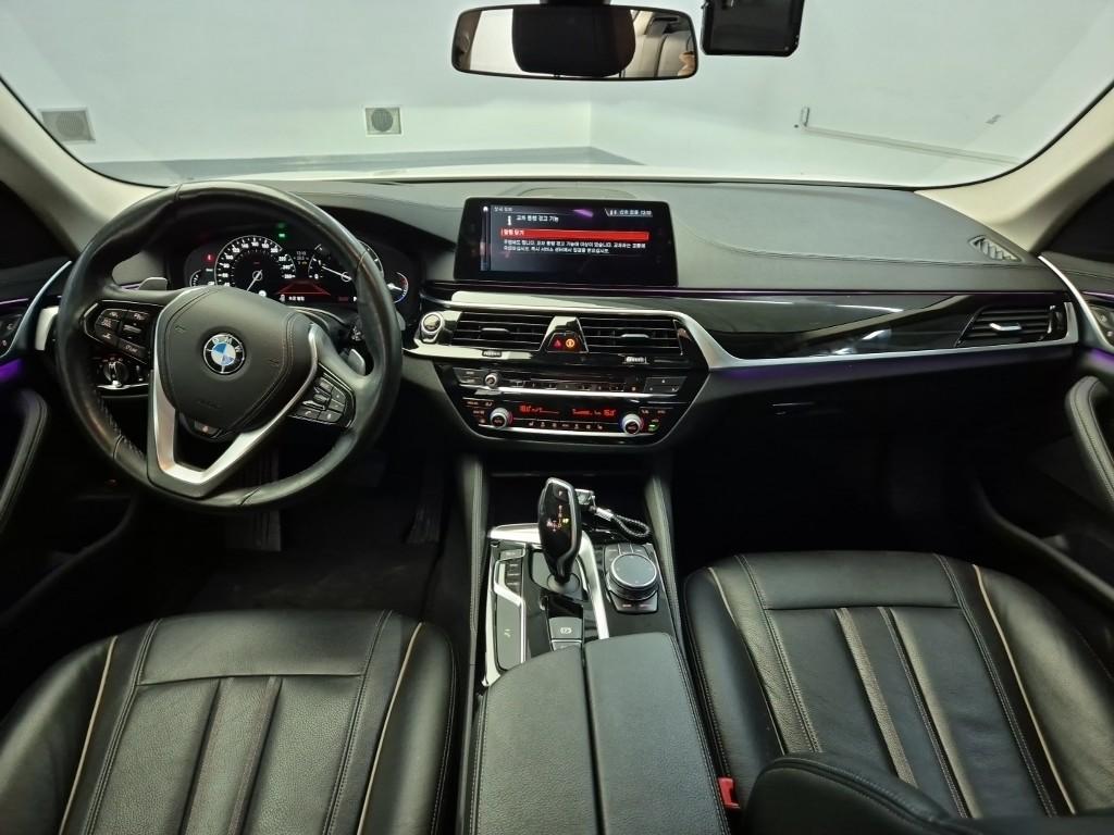 BMW 5 Series Luxury Line Special 520d Luxury 8