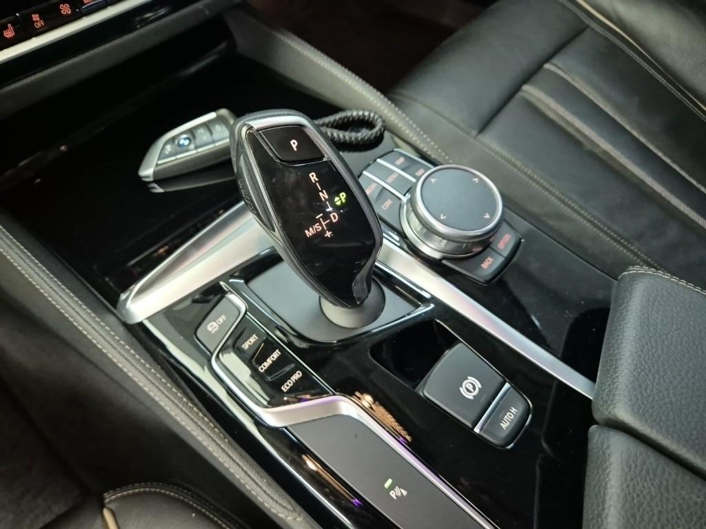 BMW 5 Series Luxury Line Special 520d Luxury 9