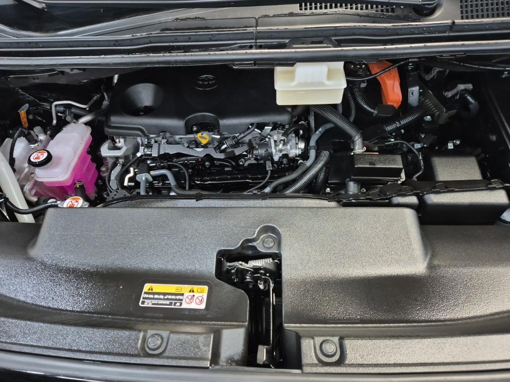 Toyota Alphard 2.5 HEV AWD 6