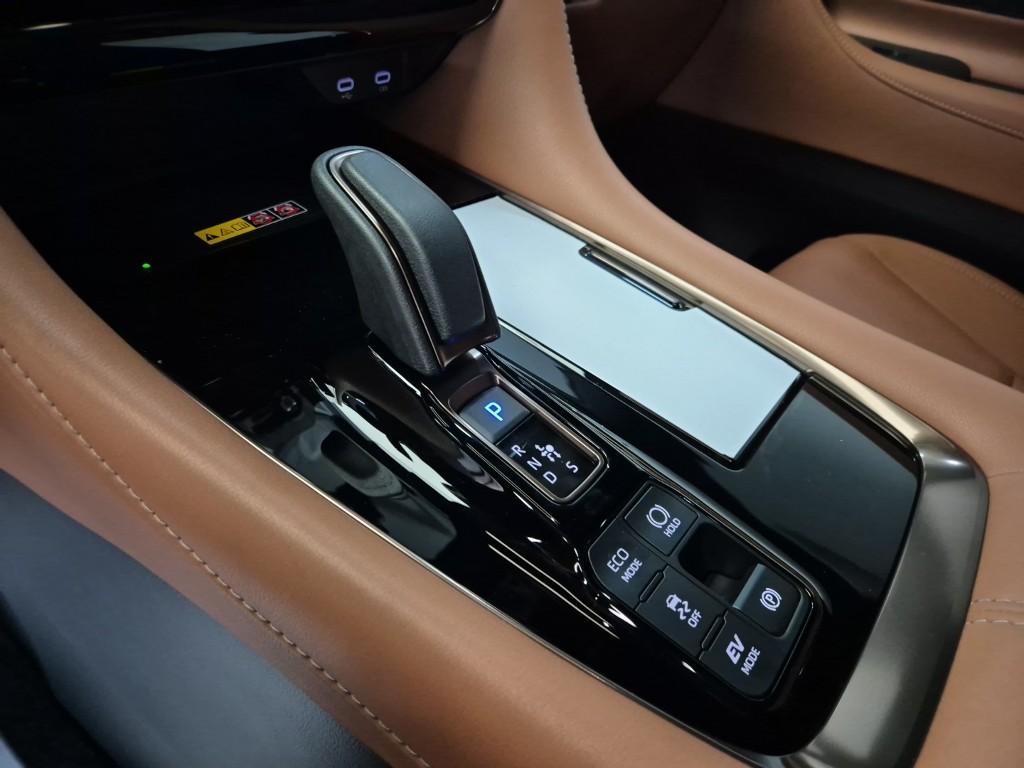 Toyota Alphard 2.5 HEV AWD 9