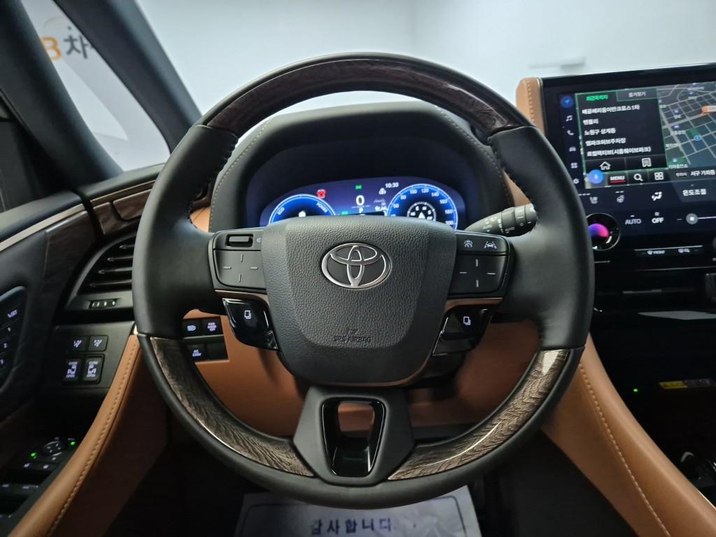 Toyota Alphard 2.5 HEV AWD 10